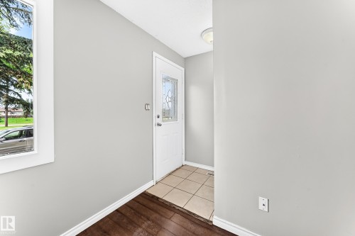 11607 137 Avenue Nw, Edmonton, AB - Indoor Photo Showing Other Room