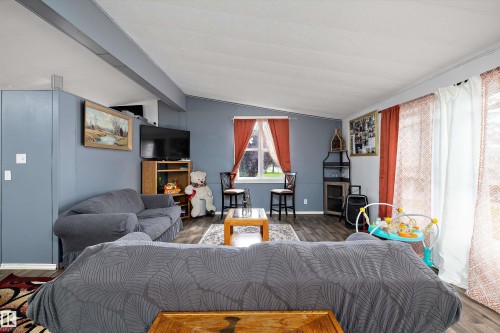 Spacious living area featuring plank flooring and a neutral ceiling - 46 Maple Terrace Northwest, Edmonton, AB - Indoor Photo Showing Bedroom