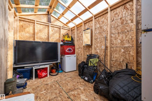Image quality insufficient for description - 46 Maple Terrace Northwest, Edmonton, AB - Indoor