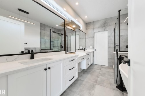 23 Lakevista, Beaumont, AB - Indoor Photo Showing Bathroom