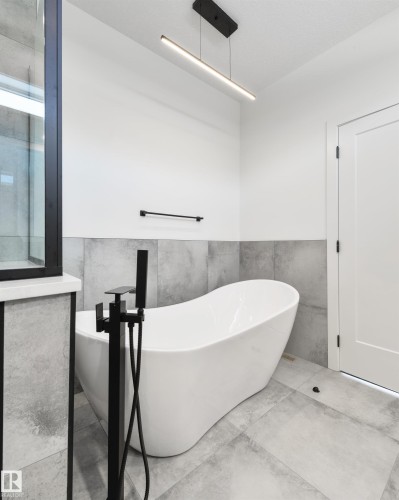 23 Lakevista, Beaumont, AB - Indoor Photo Showing Bathroom