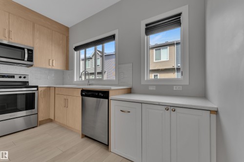 #36 215 Saddleback Rd Nw, Edmonton, AB - Indoor Photo Showing Kitchen