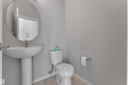 #36 215 Saddleback Rd Nw, Edmonton, AB - Indoor Photo Showing Bathroom