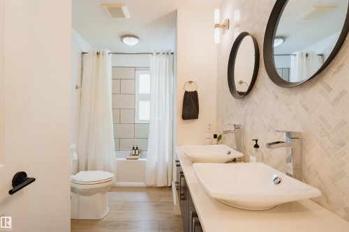 13 Flagstone Crescent, St. Albert, AB - Indoor Photo Showing Bathroom