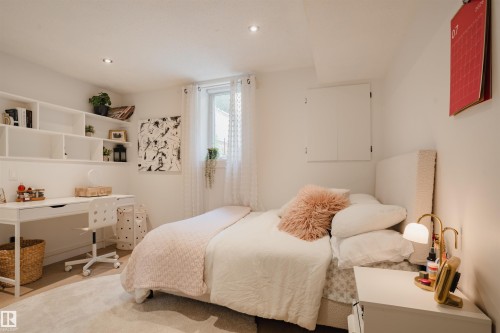13 Flagstone Crescent, St. Albert, AB - Indoor Photo Showing Bedroom