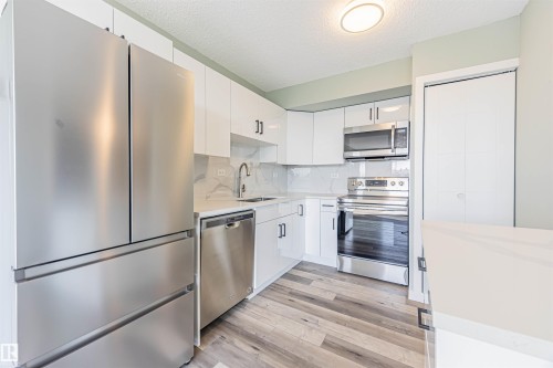 #1705 10150 117 St Nw, Edmonton, AB - Indoor Photo Showing Kitchen With Stainless Steel Kitchen