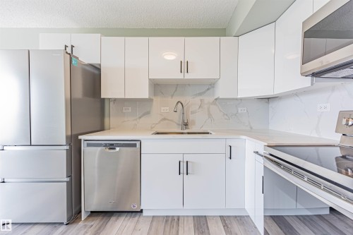 #1705 10150 117 St Nw, Edmonton, AB - Indoor Photo Showing Kitchen