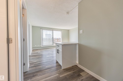 #1705 10150 117 St Nw, Edmonton, AB - Indoor