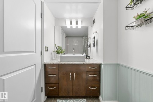 #105 11011 86 Av Nw, Edmonton, AB - Indoor Photo Showing Bathroom
