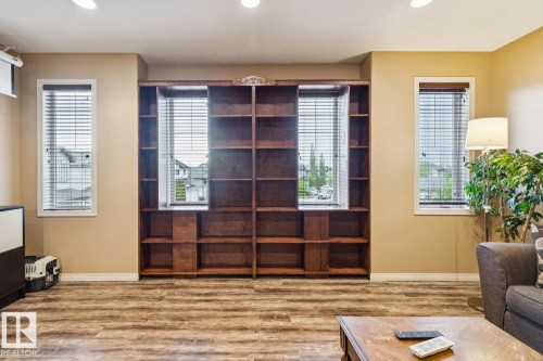 Built-in shelving unit with rich wood tones - 16765 119 Street Nw, Edmonton, AB - Indoor