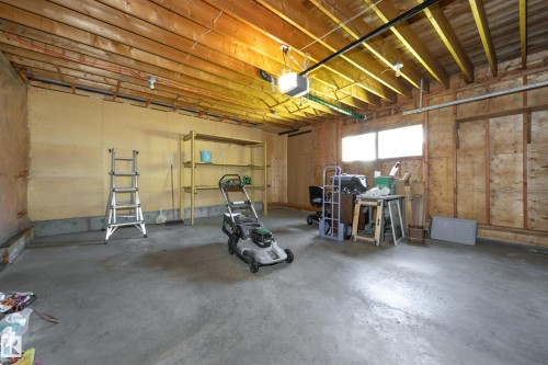 84 Larose Drive, St. Albert, AB - Indoor Photo Showing Garage