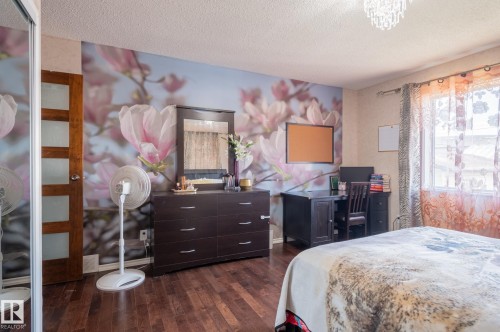 11916 71 Street Nw, Edmonton, AB - Indoor Photo Showing Bedroom