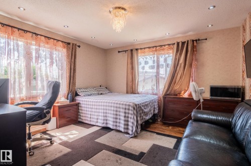 11916 71 Street Nw, Edmonton, AB - Indoor Photo Showing Bedroom