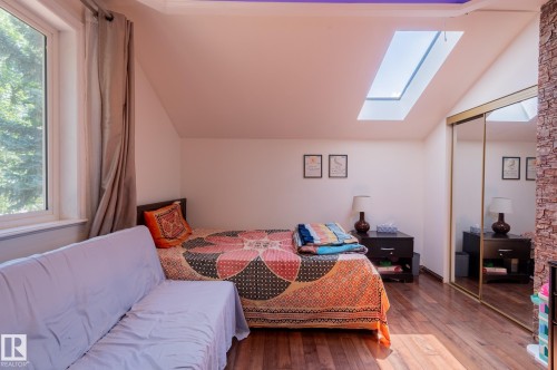 11916 71 Street Nw, Edmonton, AB - Indoor Photo Showing Bedroom