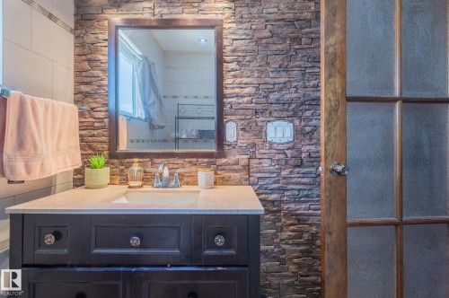 11916 71 Street Nw, Edmonton, AB - Indoor Photo Showing Bathroom