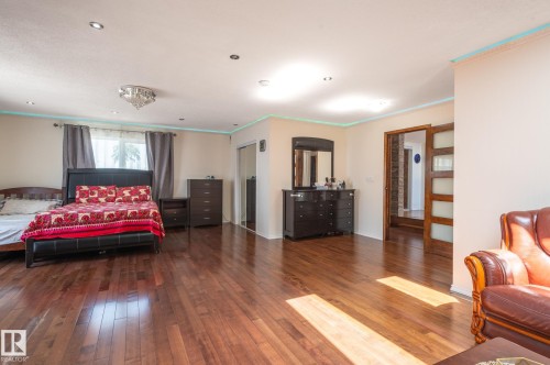 11916 71 Street Nw, Edmonton, AB - Indoor Photo Showing Living Room