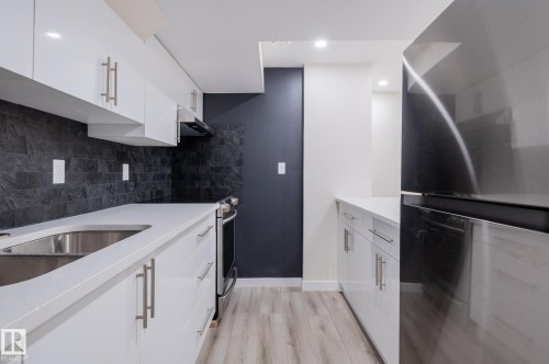 11916 71 Street Nw, Edmonton, AB - Indoor Photo Showing Kitchen