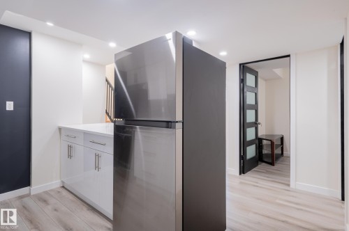 11916 71 Street Nw, Edmonton, AB - Indoor