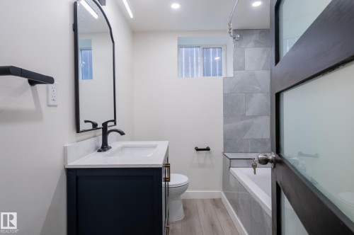 11916 71 Street Nw, Edmonton, AB - Indoor Photo Showing Bathroom
