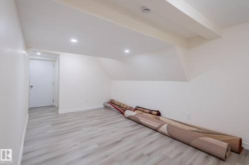 11916 71 Street Nw, Edmonton, AB - Indoor