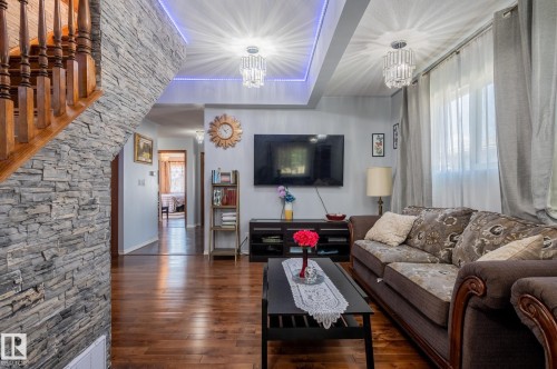 11916 71 Street Nw, Edmonton, AB - Indoor Photo Showing Living Room