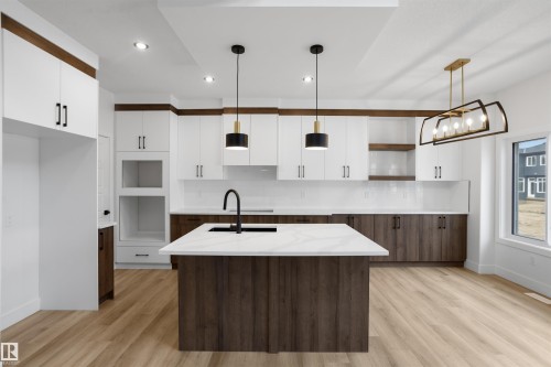 1772 Crossbill Loop Nw, Edmonton, AB - Indoor Photo Showing Kitchen With Upgraded Kitchen