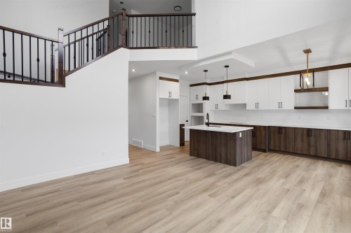 1772 Crossbill Loop Nw, Edmonton, AB - Indoor Photo Showing Kitchen