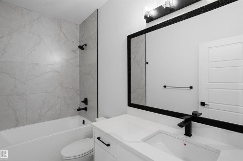1772 Crossbill Loop Nw, Edmonton, AB - Indoor Photo Showing Bathroom