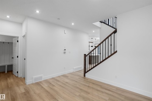 1772 Crossbill Loop Nw, Edmonton, AB - Indoor Photo Showing Other Room