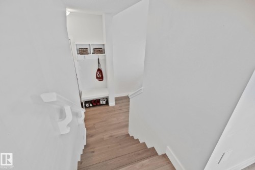 Staircase with wood-finish treads and white risers - 249 39A Avenue, Edmonton, AB - Indoor