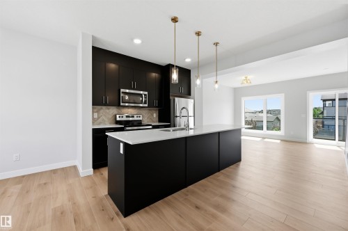 #4 11910 35 Av Sw, Edmonton, AB - Indoor Photo Showing Kitchen With Upgraded Kitchen