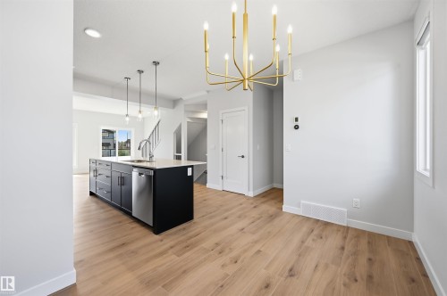 #4 11910 35 Av Sw, Edmonton, AB - Indoor Photo Showing Kitchen