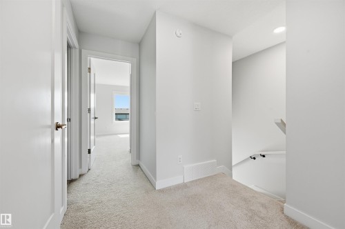 #4 11910 35 Av Sw, Edmonton, AB - Indoor Photo Showing Other Room