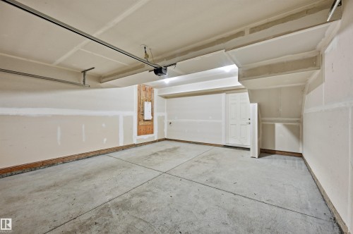 #4 11910 35 Av Sw, Edmonton, AB - Indoor Photo Showing Garage