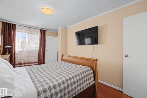 895 Erin Place Nw, Edmonton, AB - Indoor Photo Showing Bedroom