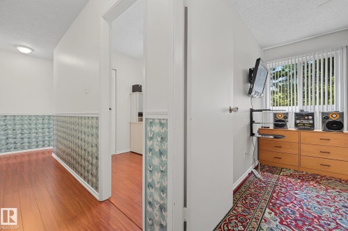 895 Erin Place Nw, Edmonton, AB - Indoor