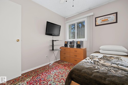 895 Erin Place Nw, Edmonton, AB - Indoor Photo Showing Bedroom