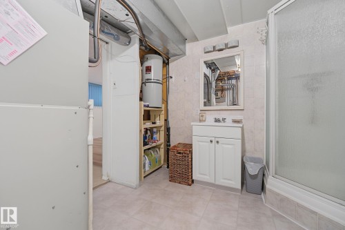 895 Erin Place Nw, Edmonton, AB - Indoor