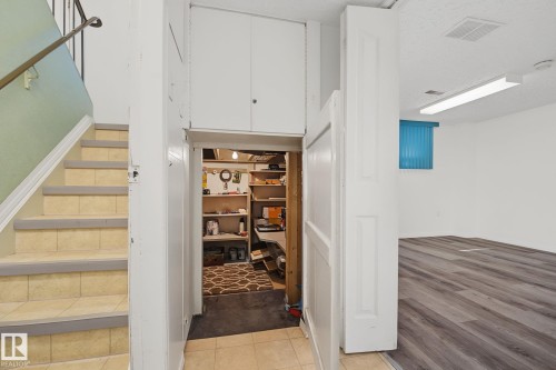 895 Erin Place Nw, Edmonton, AB - Indoor Photo Showing Other Room