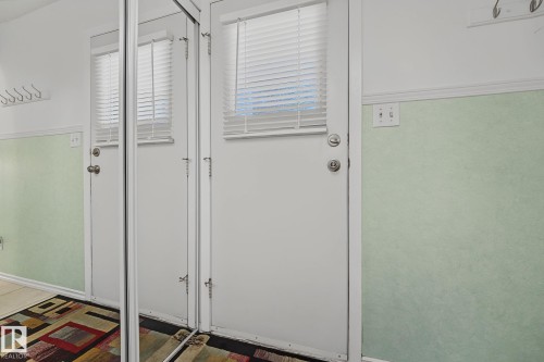 895 Erin Place Nw, Edmonton, AB - Indoor Photo Showing Other Room