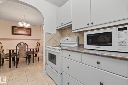895 Erin Place Nw, Edmonton, AB - Indoor Photo Showing Kitchen