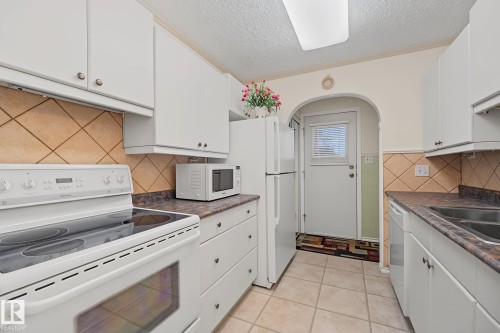 895 Erin Place Nw, Edmonton, AB - Indoor Photo Showing Kitchen