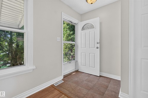 8817 91 Street Nw, Edmonton, AB - Indoor Photo Showing Other Room