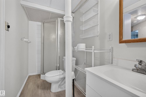 8817 91 Street Nw, Edmonton, AB - Indoor Photo Showing Bathroom
