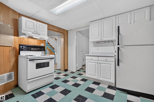 8817 91 Street Nw, Edmonton, AB - Indoor Photo Showing Kitchen