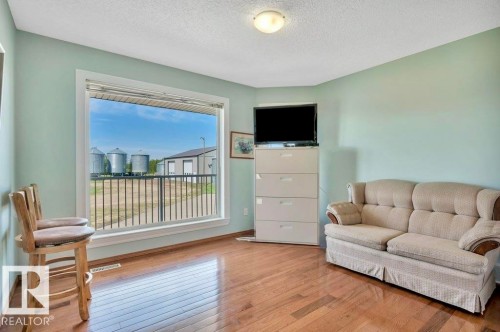 51111 Rr 233, Rural Strathcona County, AB - Indoor Photo Showing Living Room