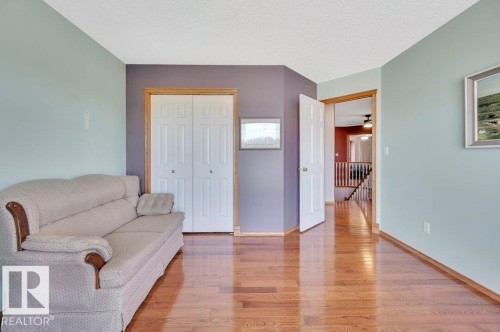51111 Rr 233, Rural Strathcona County, AB - Indoor Photo Showing Living Room