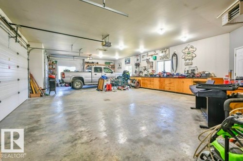 51111 Rr 233, Rural Strathcona County, AB - Indoor Photo Showing Garage