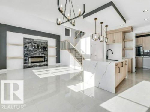 6706 176A Avenue Nw, Edmonton, AB - Indoor Photo Showing Kitchen