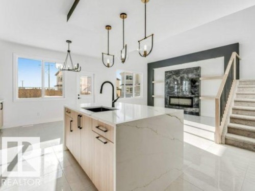 6706 176A Avenue Nw, Edmonton, AB - Indoor Photo Showing Kitchen With Upgraded Kitchen